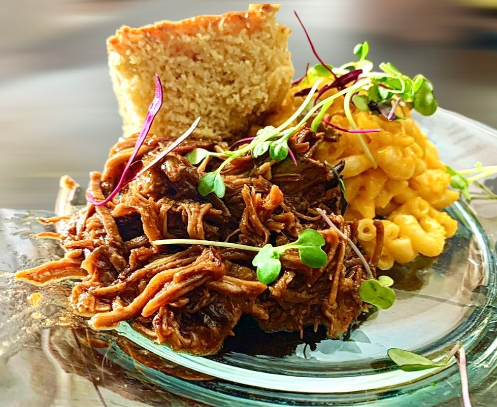Bbq Pulled Pork w/ Baked Mac & Cheese w/ Buttery Corn Bread